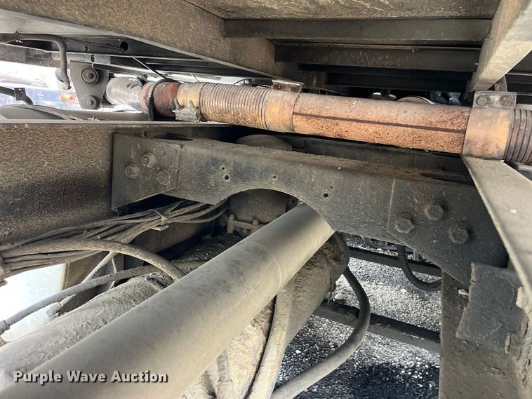 image for item LD9308 1998 International  9400 semi truck