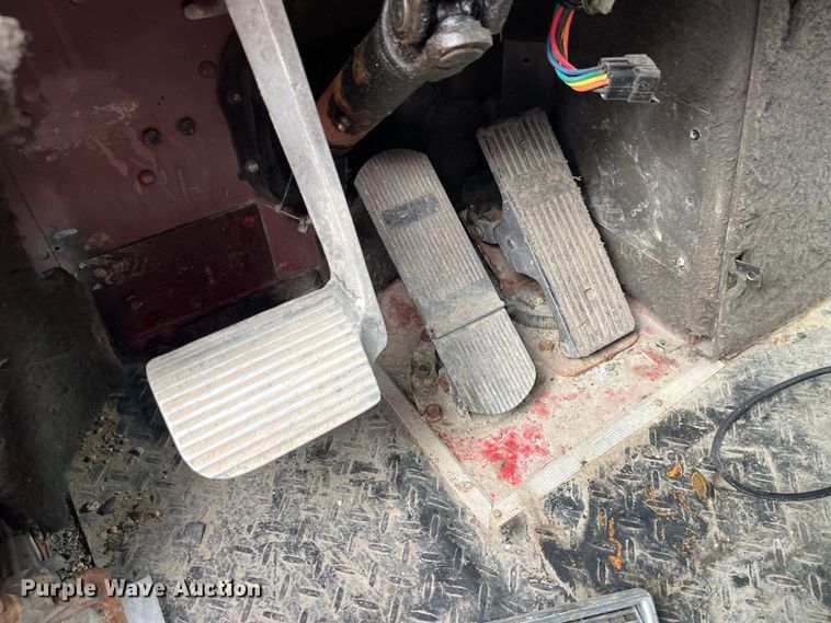 image for item LD9308 1998 International  9400 semi truck