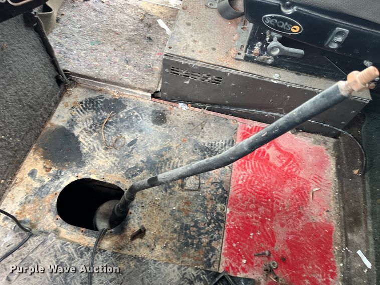 image for item LD9308 1998 International  9400 semi truck