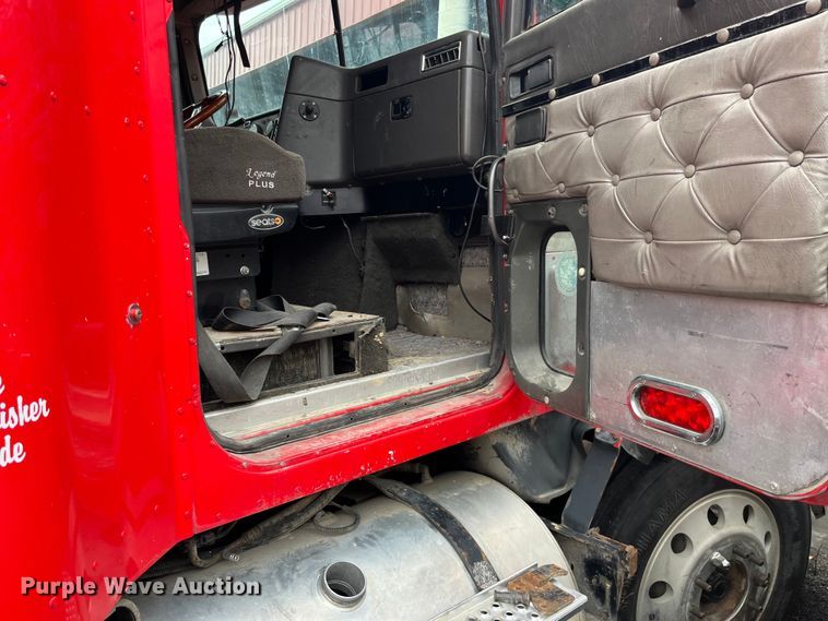 image for item LD9308 1998 International  9400 semi truck