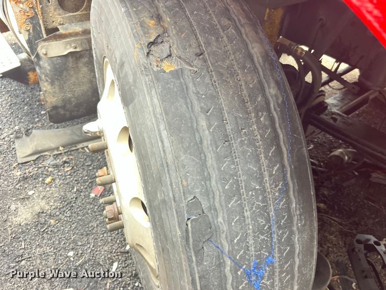 image for item LD9308 1998 International  9400 semi truck