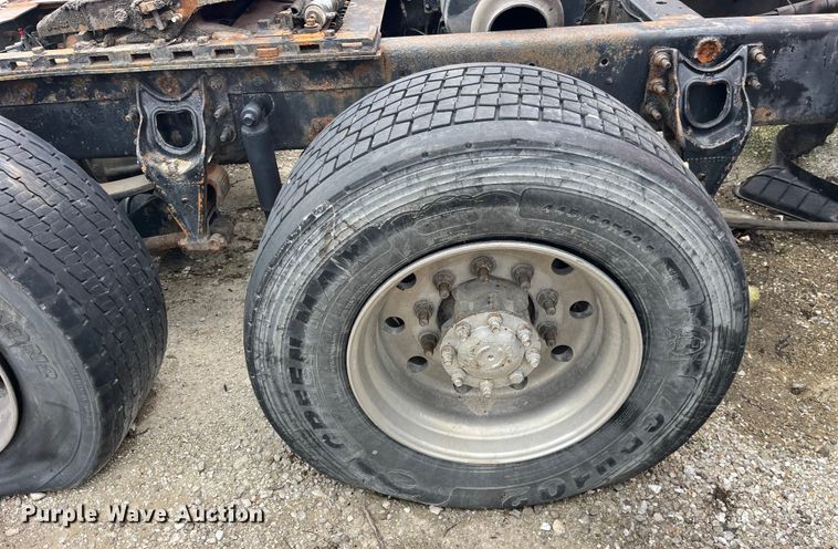 image for item LD9308 1998 International  9400 semi truck