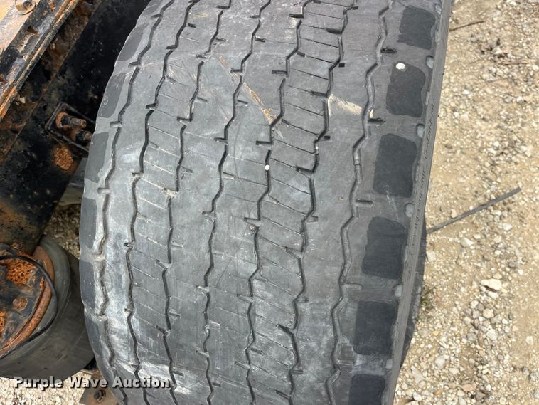 image for item LD9308 1998 International  9400 semi truck