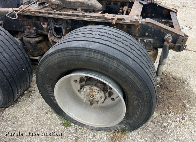 image for item LD9308 1998 International  9400 semi truck