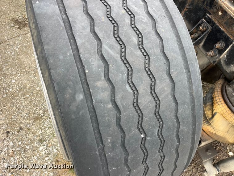 image for item LD9308 1998 International  9400 semi truck