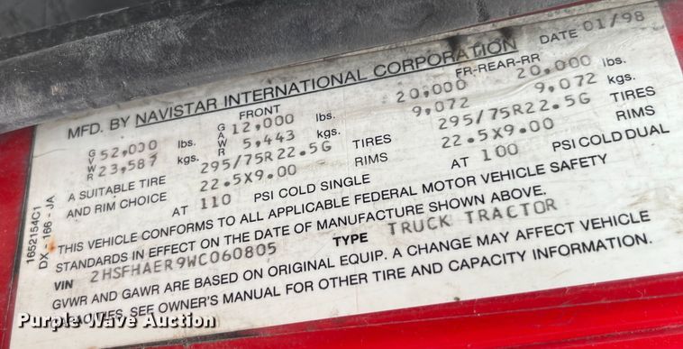 image for item LD9308 1998 International  9400 semi truck