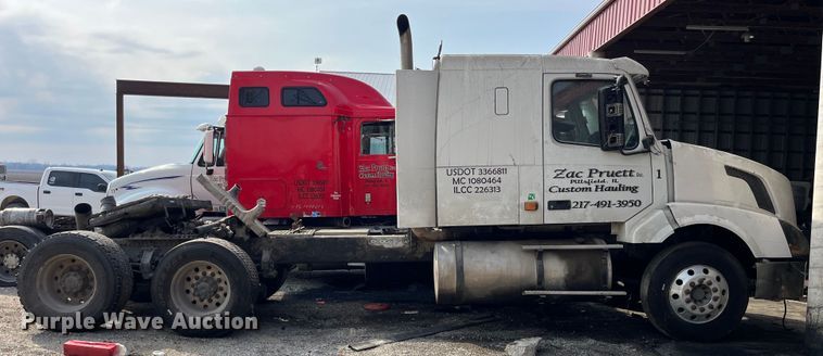 image for item LD9310 2007 Volvo VN Series semi truck