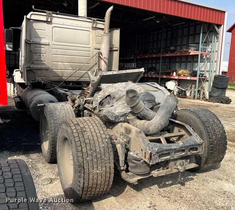 image for item LD9310 2007 Volvo VN Series semi truck