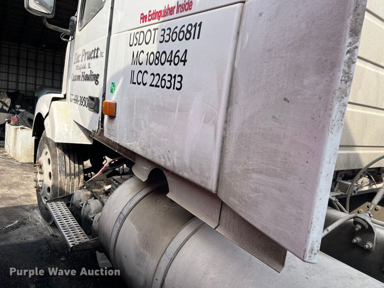 image for item LD9310 2007 Volvo VN Series semi truck