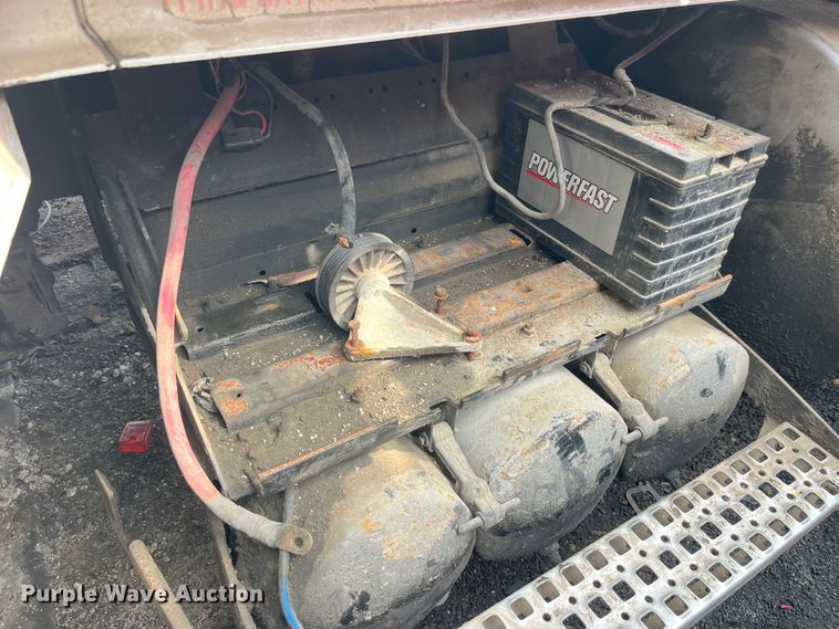 image for item LD9310 2007 Volvo VN Series semi truck