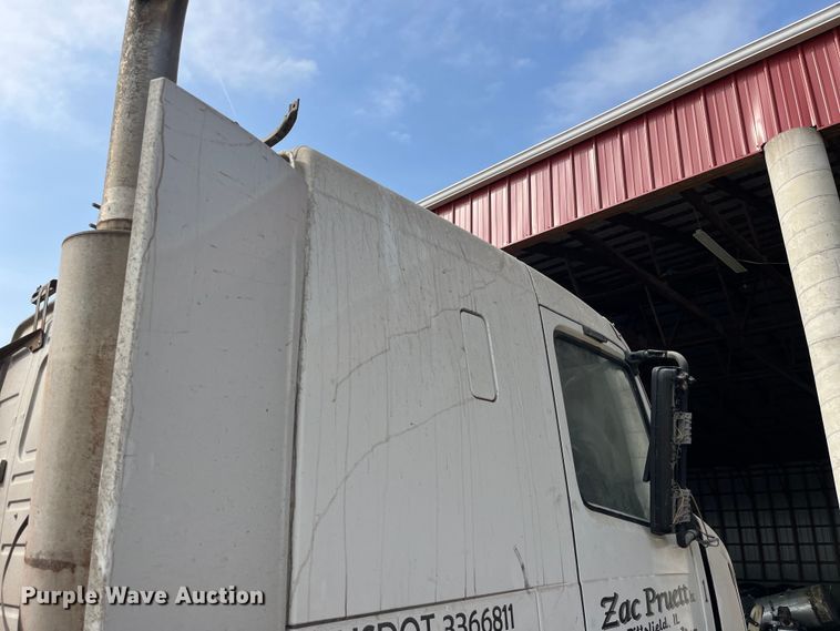 image for item LD9310 2007 Volvo VN Series semi truck