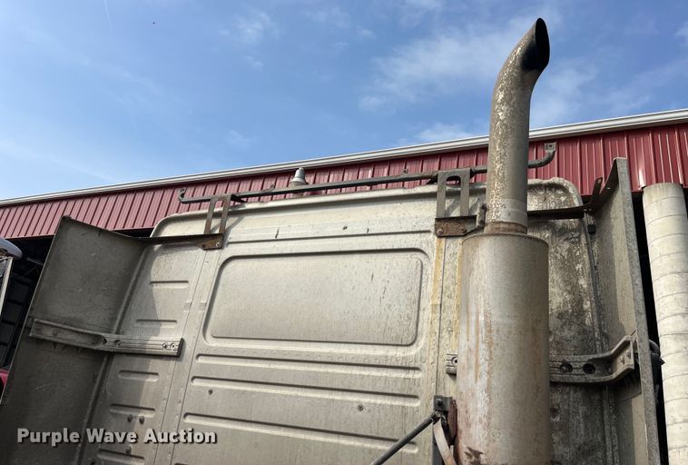 image for item LD9310 2007 Volvo VN Series semi truck