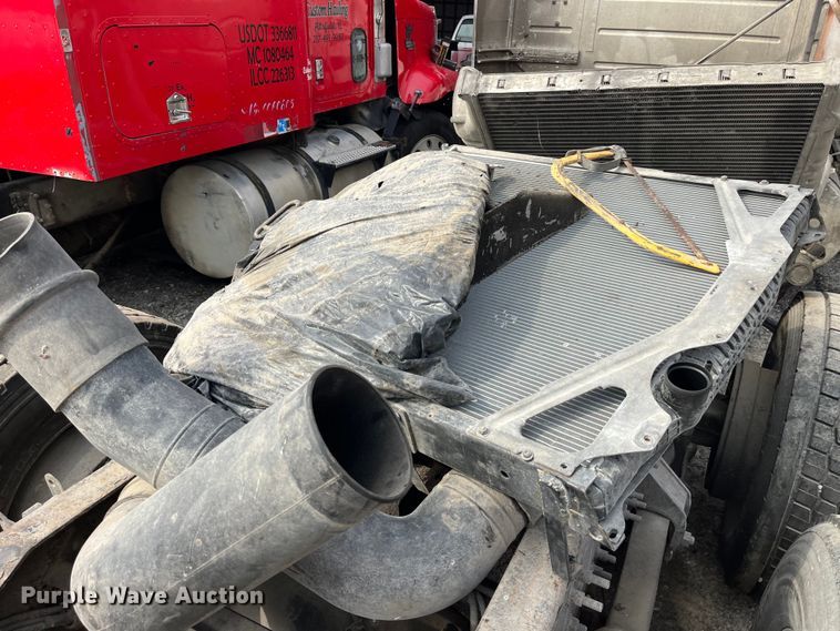 image for item LD9310 2007 Volvo VN Series semi truck