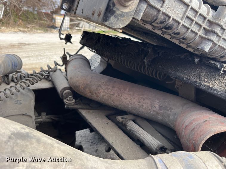 image for item LD9310 2007 Volvo VN Series semi truck