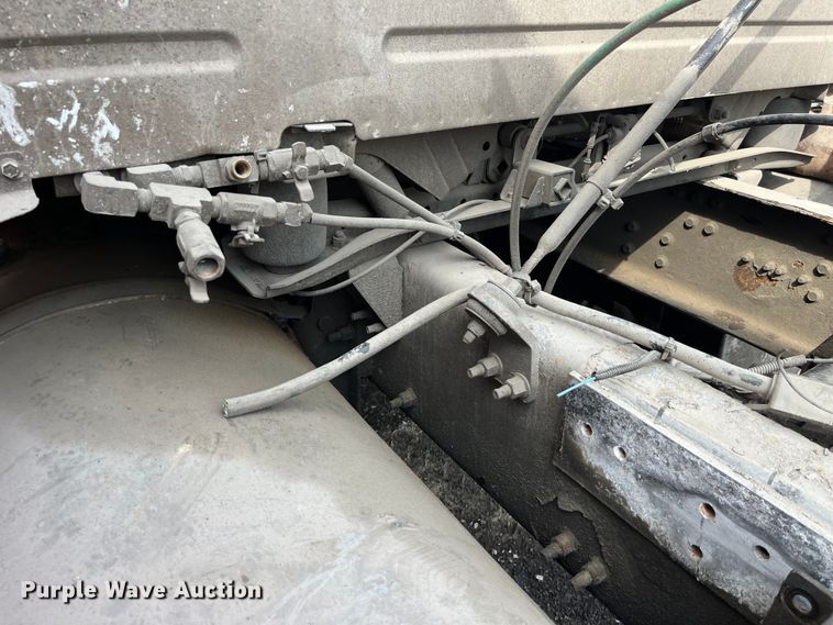 image for item LD9310 2007 Volvo VN Series semi truck