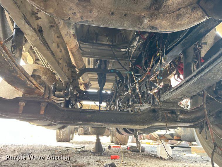 image for item LD9310 2007 Volvo VN Series semi truck