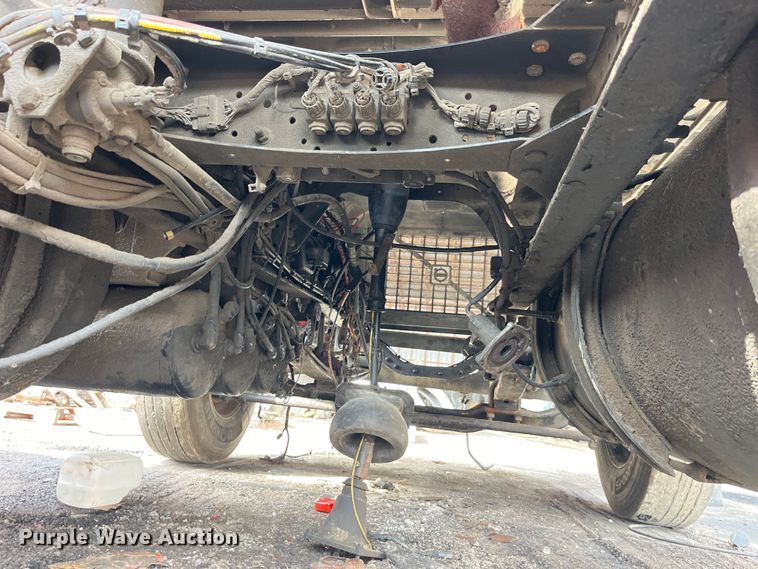 image for item LD9310 2007 Volvo VN Series semi truck