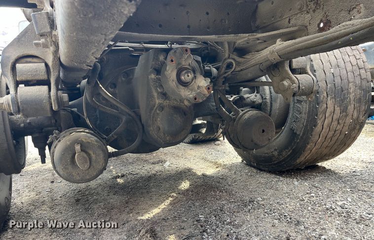 image for item LD9310 2007 Volvo VN Series semi truck