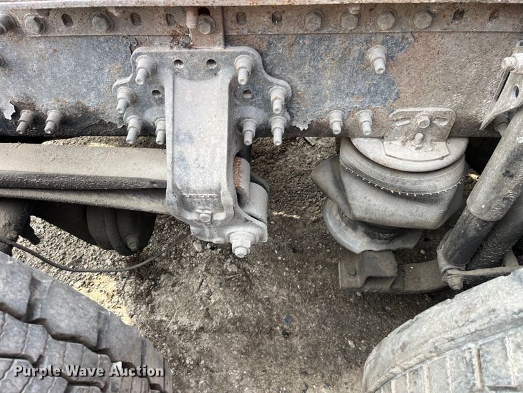 image for item LD9310 2007 Volvo VN Series semi truck