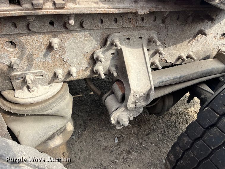 image for item LD9310 2007 Volvo VN Series semi truck