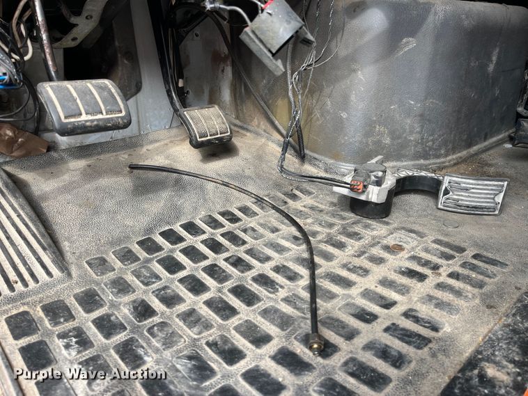 image for item LD9310 2007 Volvo VN Series semi truck