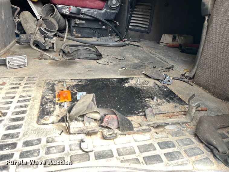 image for item LD9310 2007 Volvo VN Series semi truck