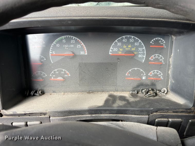 image for item LD9310 2007 Volvo VN Series semi truck