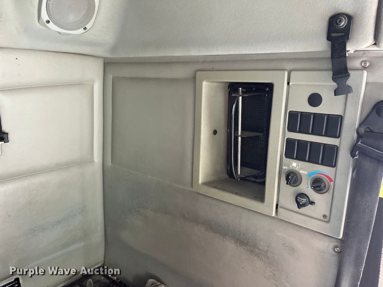 image for item LD9310 2007 Volvo VN Series semi truck