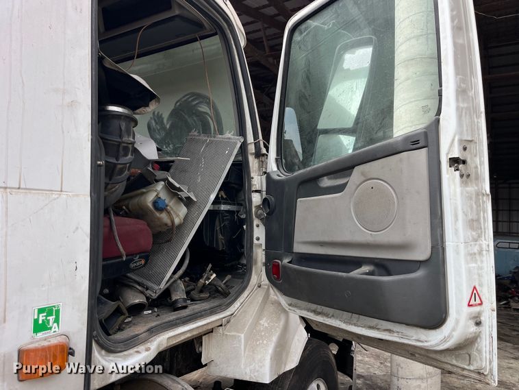 image for item LD9310 2007 Volvo VN Series semi truck