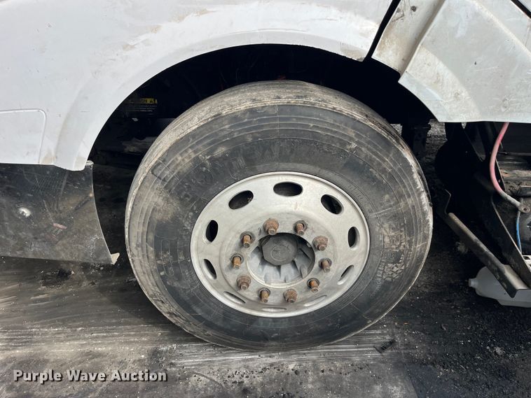 image for item LD9310 2007 Volvo VN Series semi truck