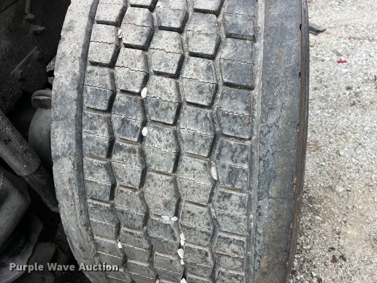 image for item LD9310 2007 Volvo VN Series semi truck