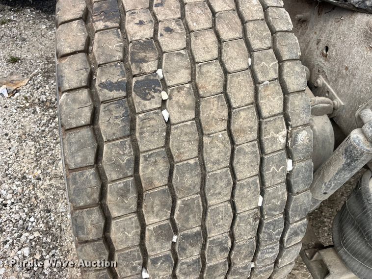 image for item LD9310 2007 Volvo VN Series semi truck