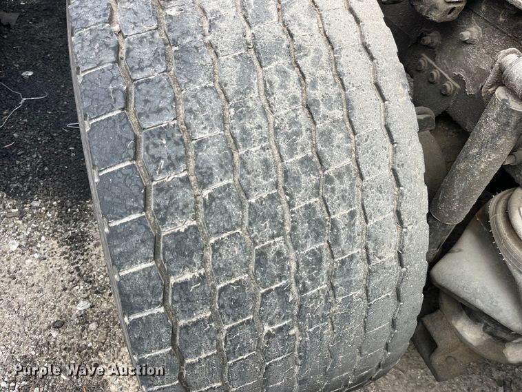 image for item LD9310 2007 Volvo VN Series semi truck