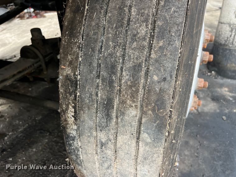 image for item LD9310 2007 Volvo VN Series semi truck