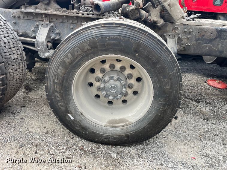 image for item LD9310 2007 Volvo VN Series semi truck