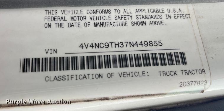 image for item LD9310 2007 Volvo VN Series semi truck