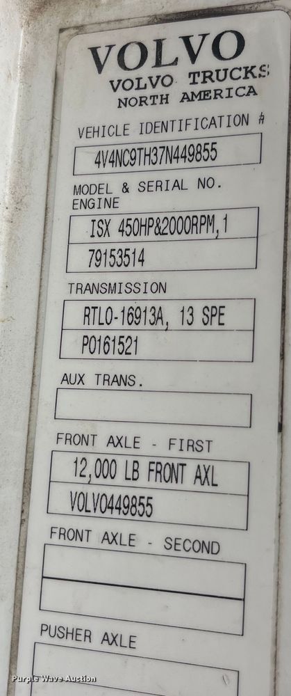 image for item LD9310 2007 Volvo VN Series semi truck