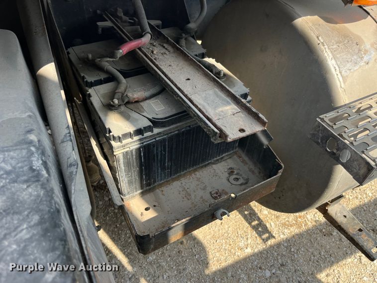 image for item LD9311 1996 Mack CH613 semi truck