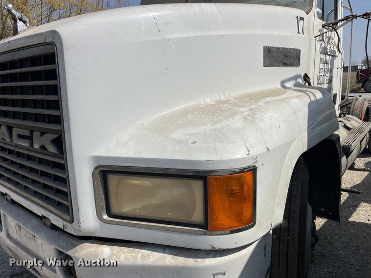 image for item LD9311 1996 Mack CH613 semi truck