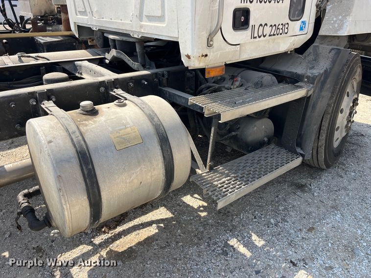 image for item LD9311 1996 Mack CH613 semi truck