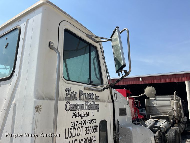 image for item LD9311 1996 Mack CH613 semi truck