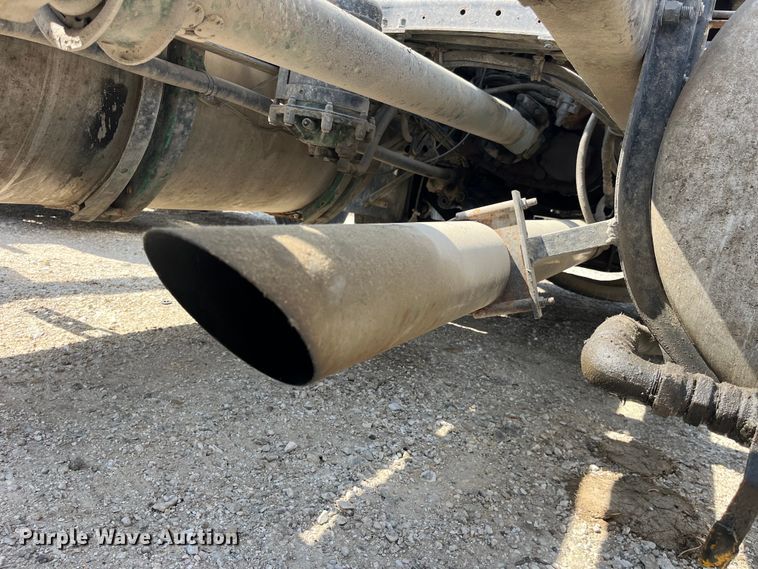 image for item LD9311 1996 Mack CH613 semi truck