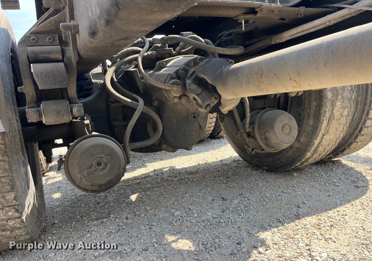 image for item LD9311 1996 Mack CH613 semi truck