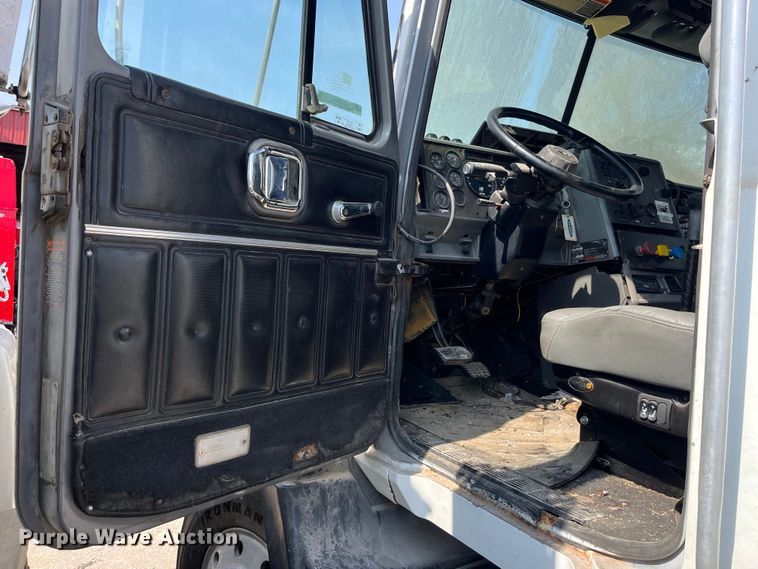 image for item LD9311 1996 Mack CH613 semi truck