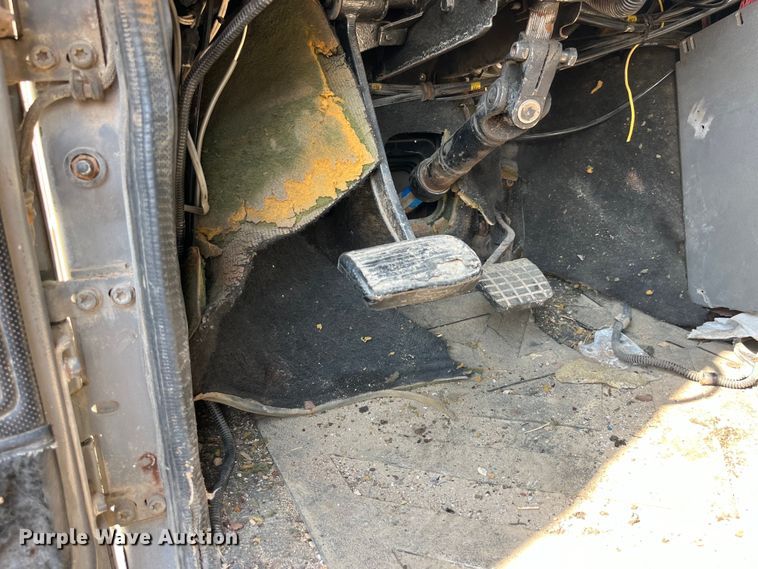 image for item LD9311 1996 Mack CH613 semi truck