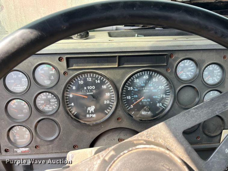 image for item LD9311 1996 Mack CH613 semi truck