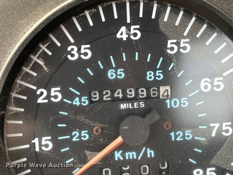 image for item LD9311 1996 Mack CH613 semi truck