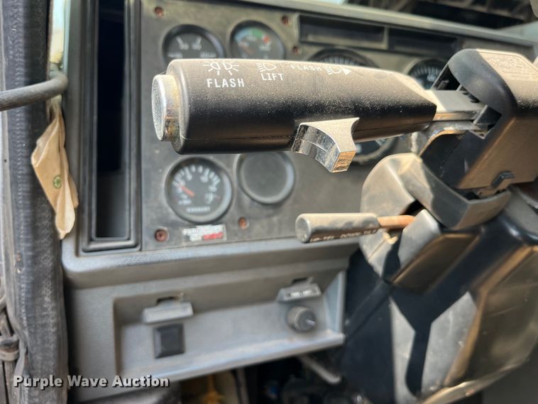 image for item LD9311 1996 Mack CH613 semi truck