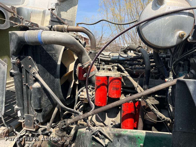 image for item LD9311 1996 Mack CH613 semi truck