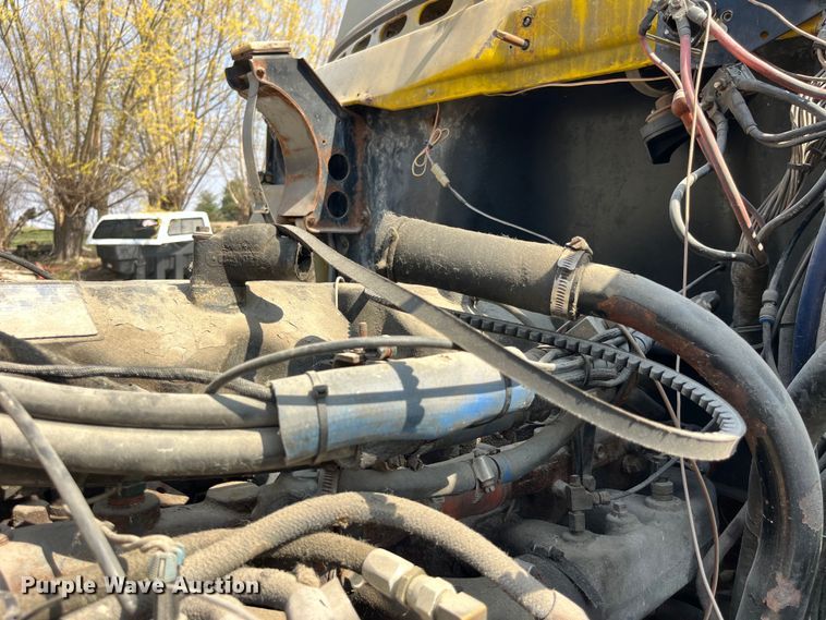 image for item LD9311 1996 Mack CH613 semi truck